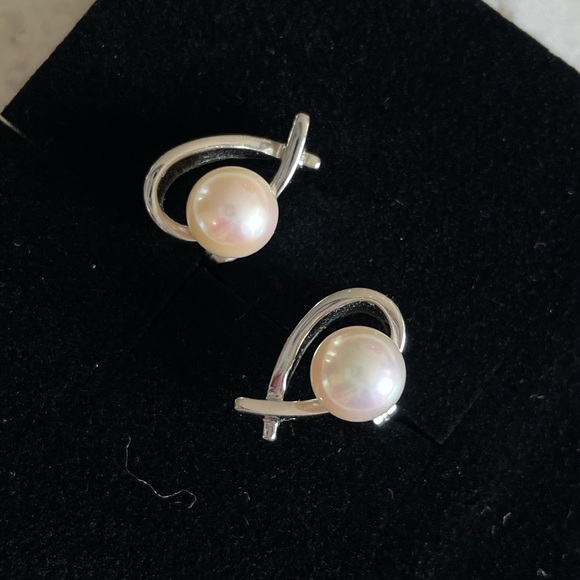 Tiffany & Co. White Gold Pearl Earrings - Picture 2 of 5